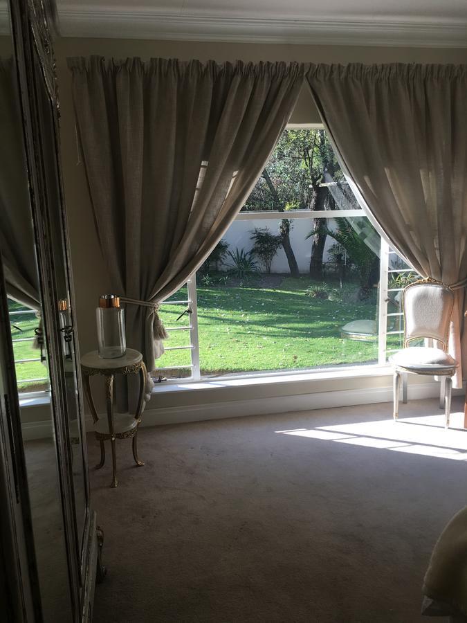 Vair'S Place Guest House In Sandton Paulshof - Apartment, Lux Suites & Spa Johannesburg Esterno foto