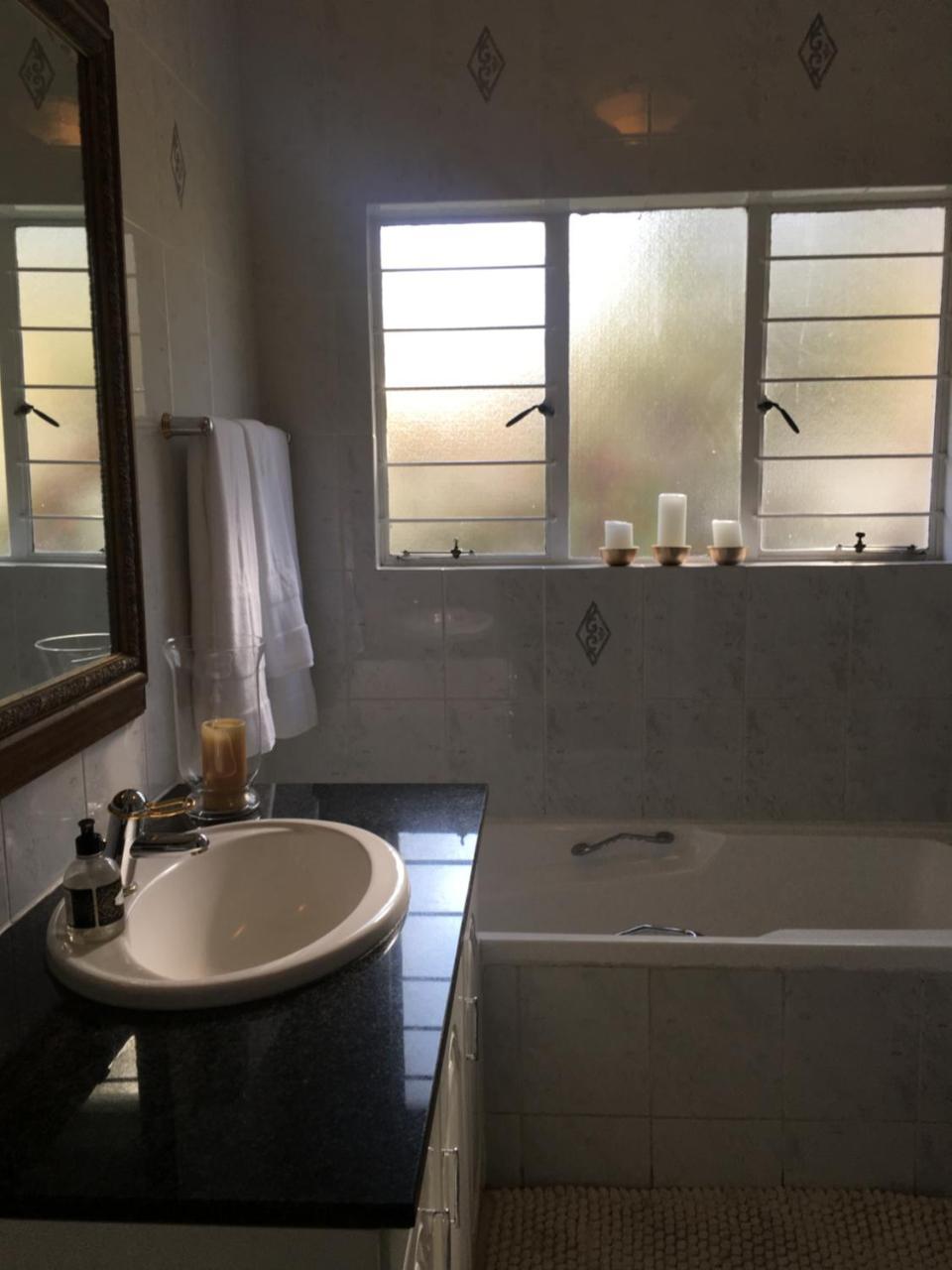 Vair'S Place Guest House In Sandton Paulshof - Apartment, Lux Suites & Spa Johannesburg Esterno foto