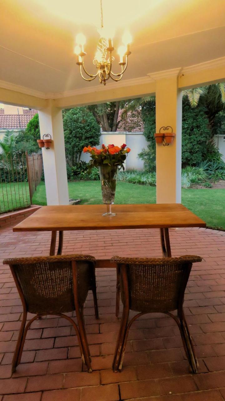 Vair'S Place Guest House In Sandton Paulshof - Apartment, Lux Suites & Spa Johannesburg Esterno foto