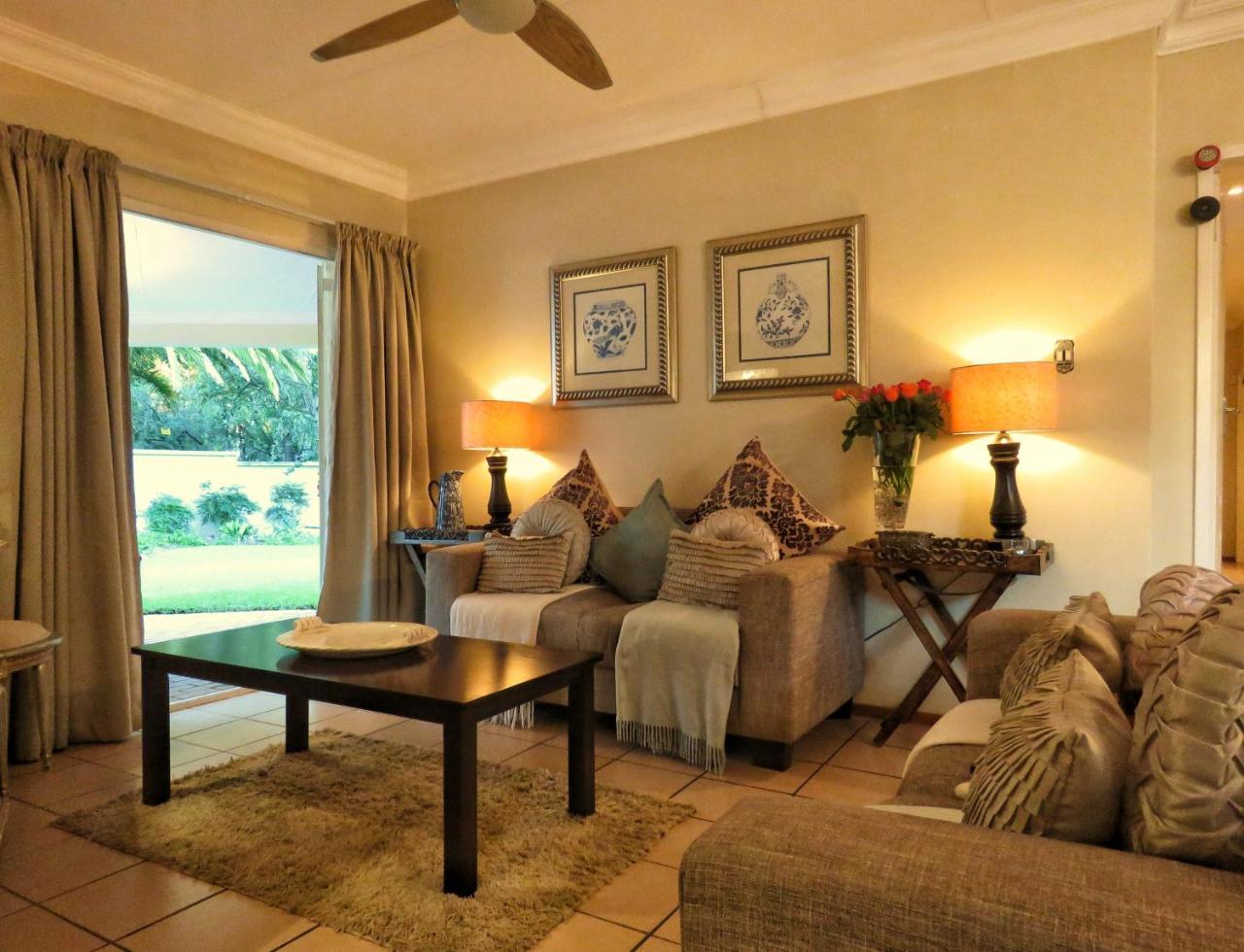 Vair'S Place Guest House In Sandton Paulshof - Apartment, Lux Suites & Spa Johannesburg Esterno foto
